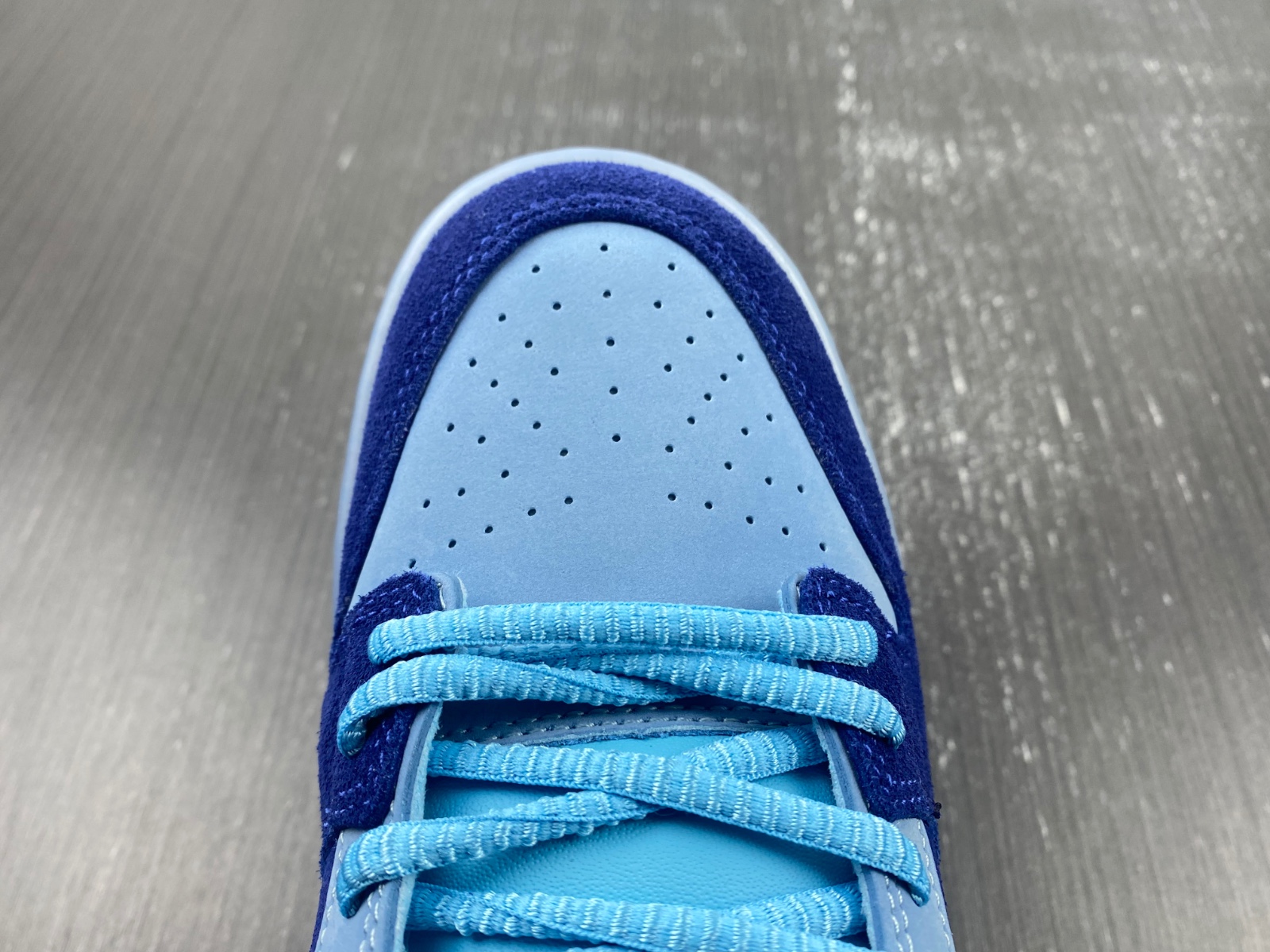 Run The Jewels x Nike SB Dunk Low DO9404-400