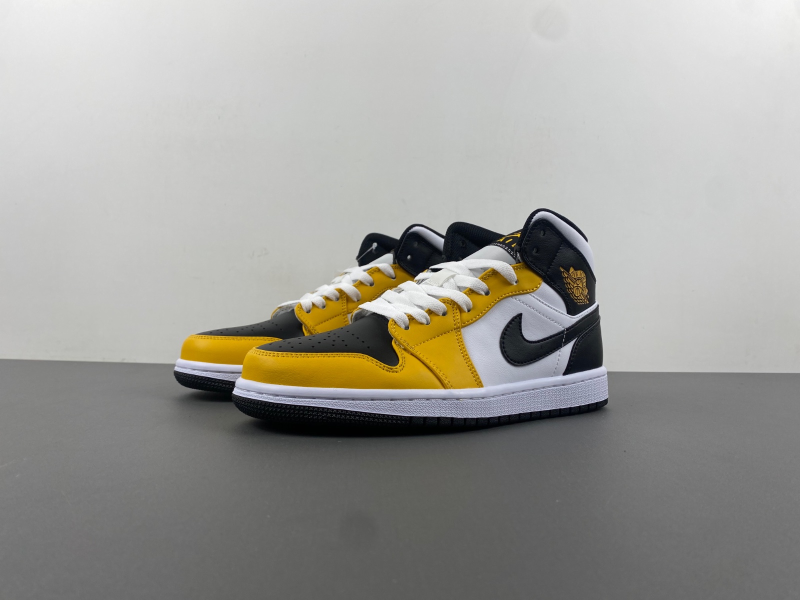 Air Jordan 1 Mid 