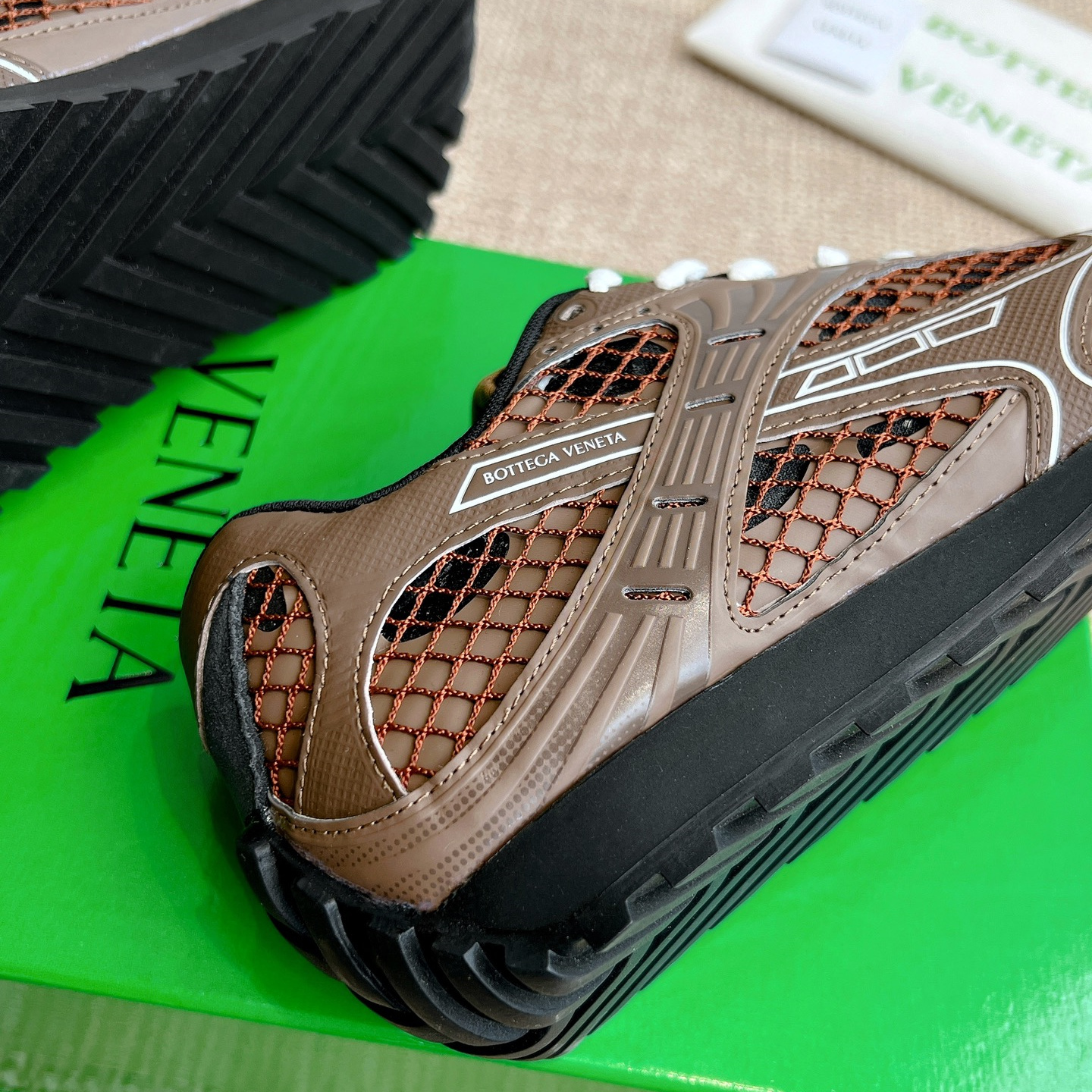 b0tte*a Ven*ta sneaker