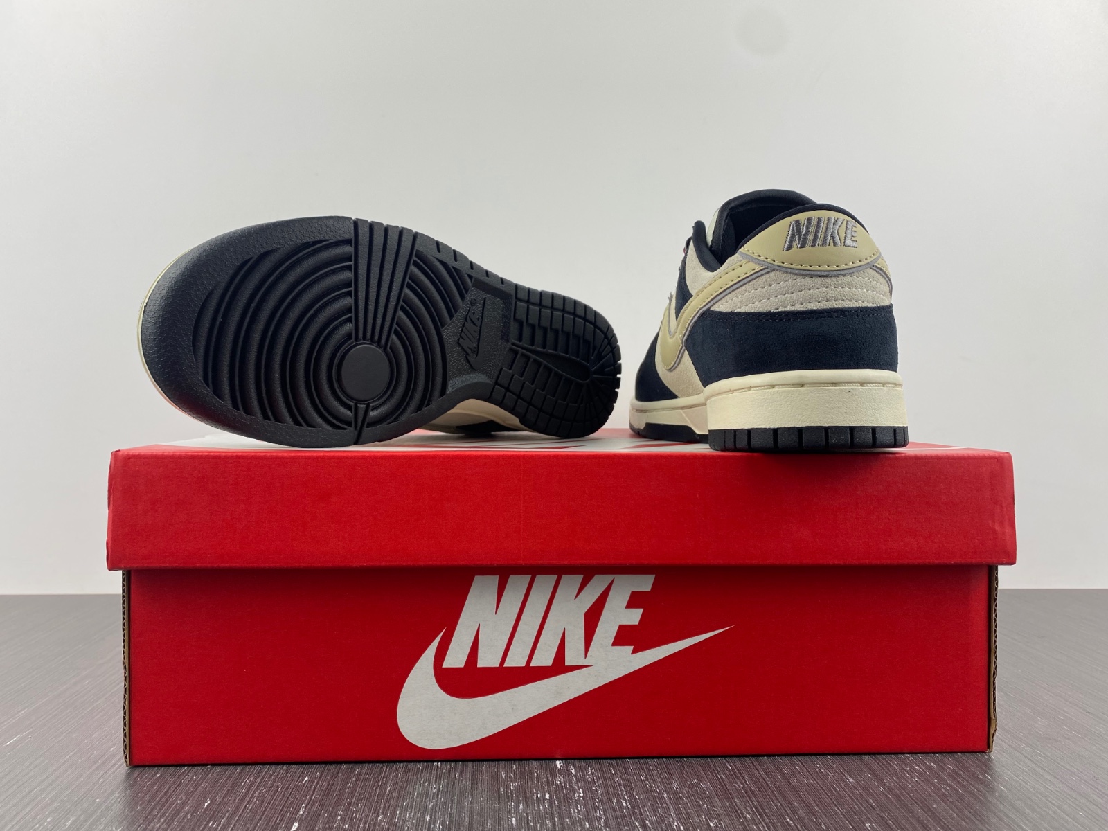 Nike Dunk Low "Black Suede" DV3054-001