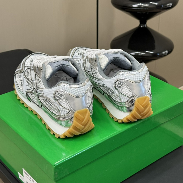 b0tte*a Ven*ta sneaker