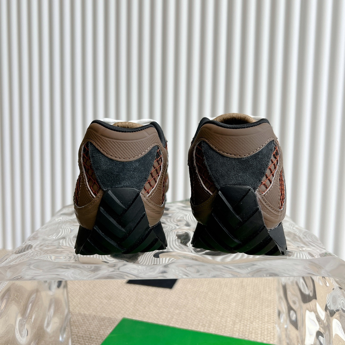b0tte*a Ven*ta sneaker