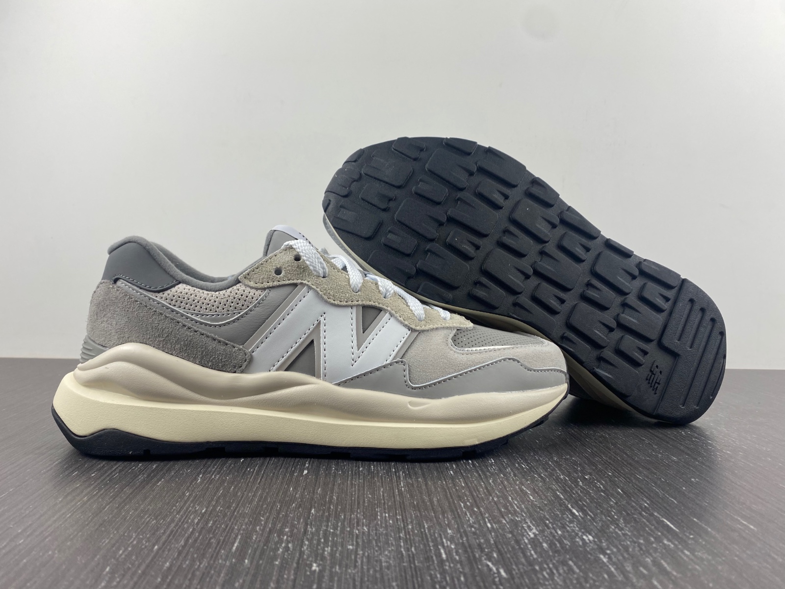 New Balance 57/40 Grey Day - M5740TA