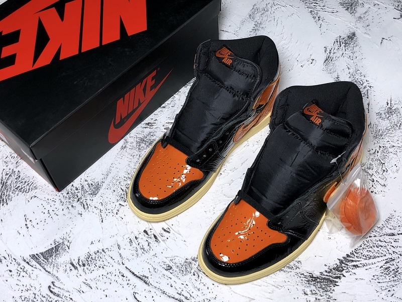 Air Jordan 1 Retro High OG "Shattered Backboard 3.0 555088-028
