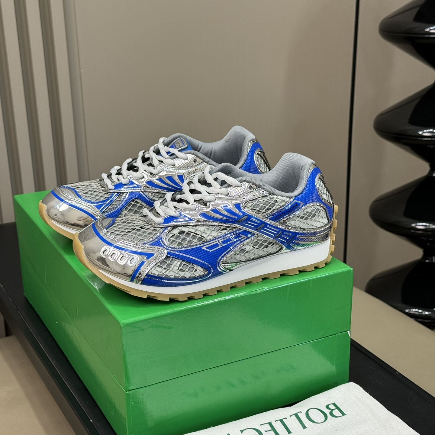 b0tte*a Ven*ta sneaker