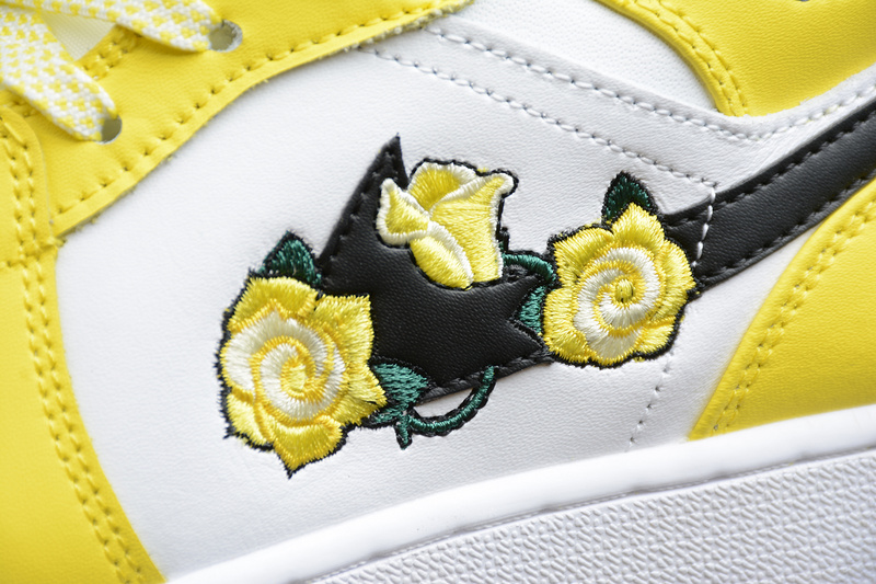 Air Jordan 1 Mid GS "Dynamic Yellow" AV5174-700
