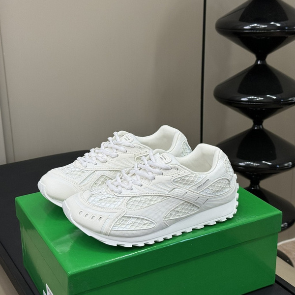 b0tte*a Ven*ta sneaker