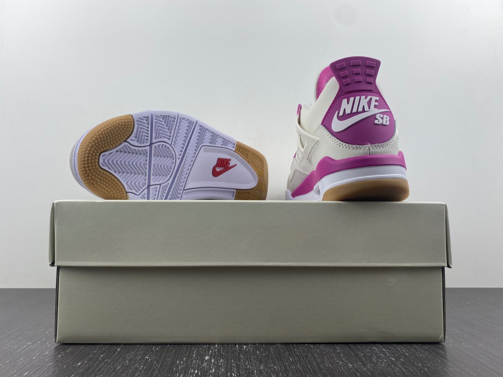 Nike SB x Air Jordan 4 customize