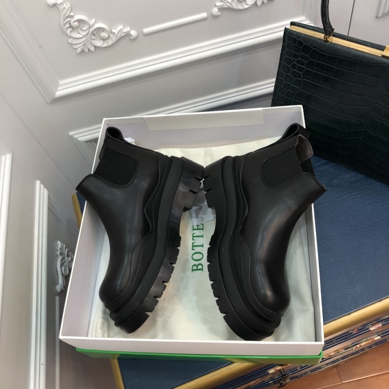 b0tte*a Ven*ta tire leather ankle boots