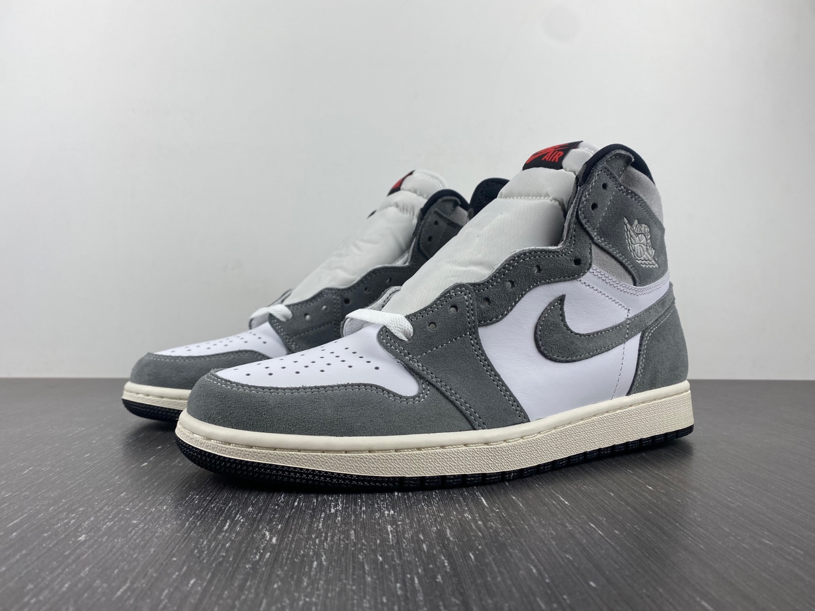 Air Jordan 1 Retro High OG 'Washed Black' DZ5485-051