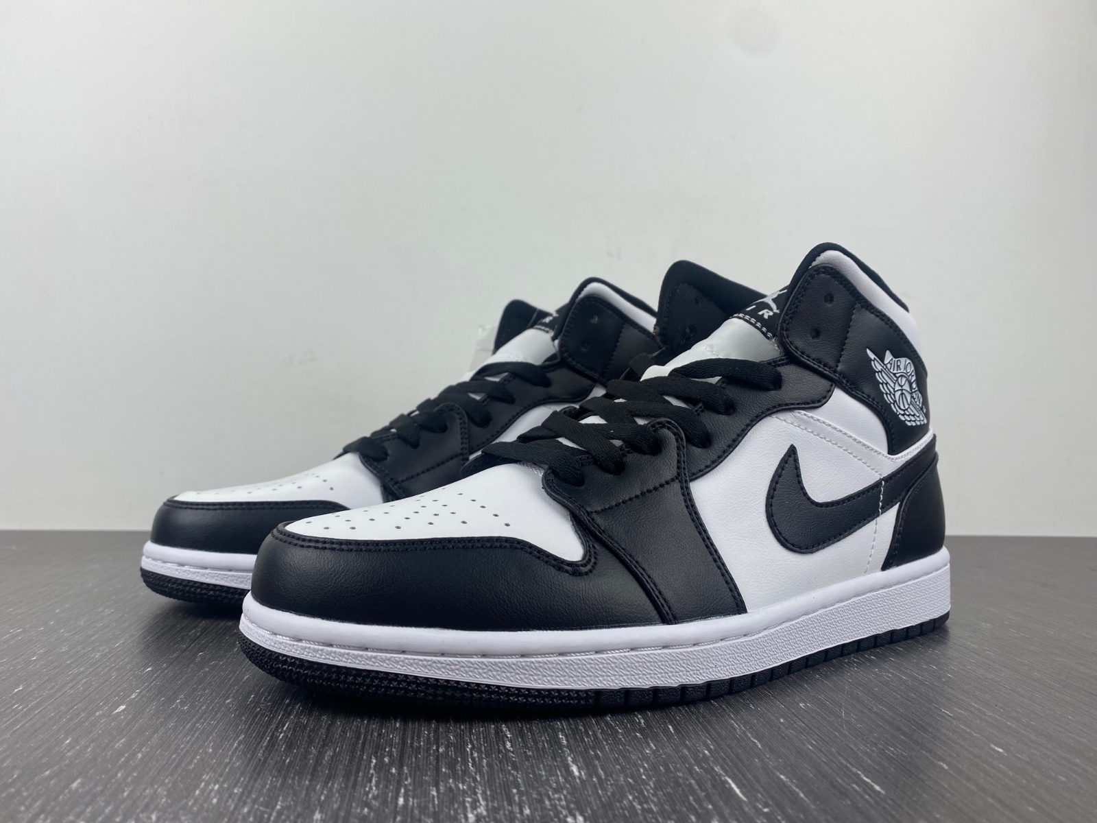 Air Jordan 1 Mid 