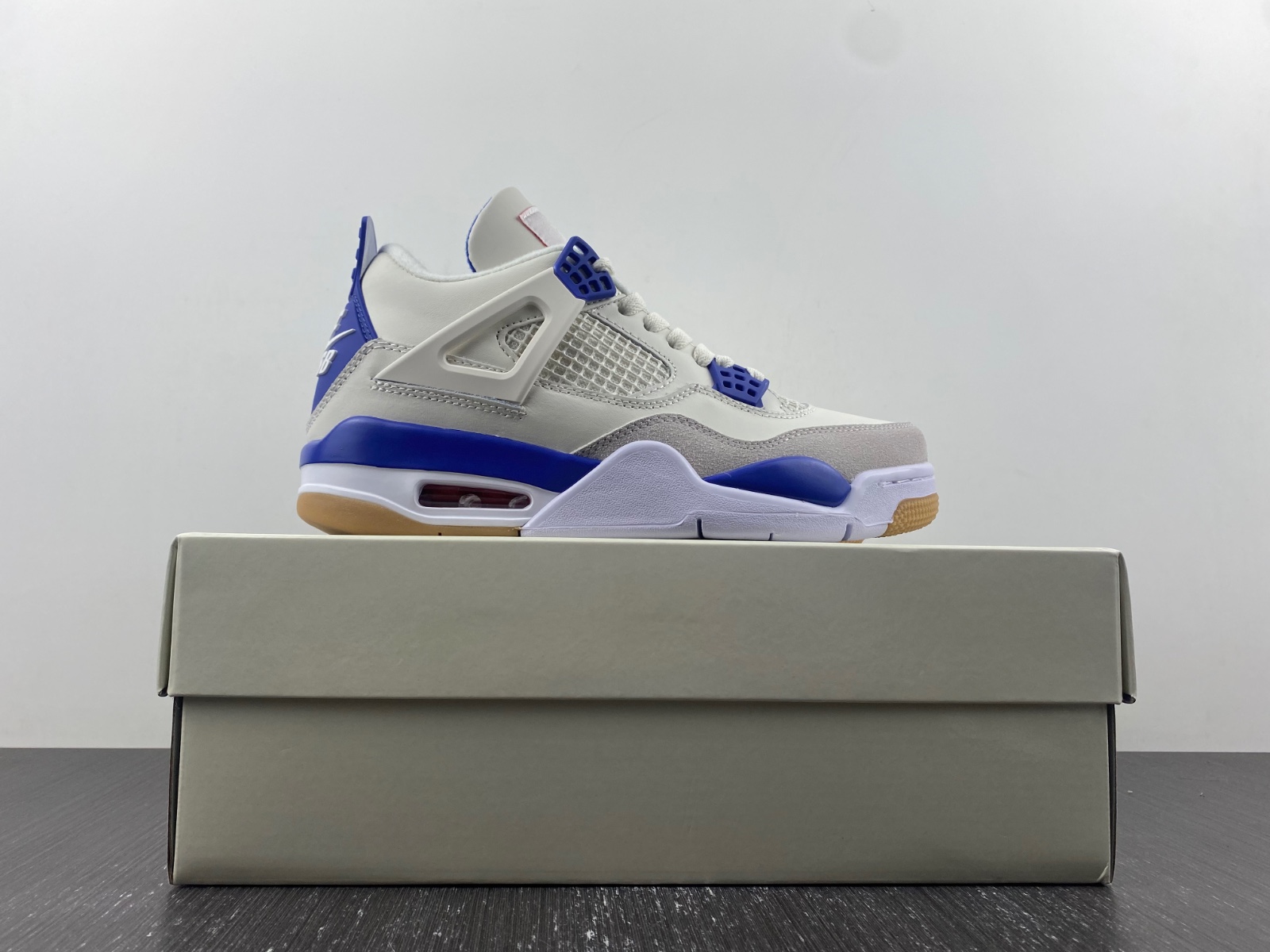 Nike SB x Air Jordan 4 customize