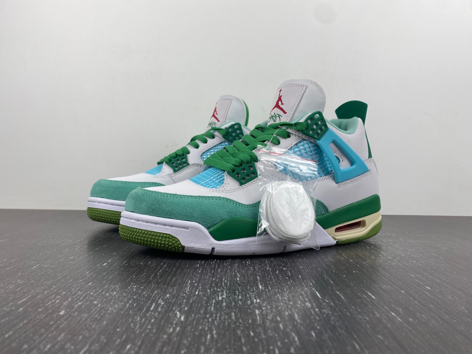 Nike SB x Air Jordan 4