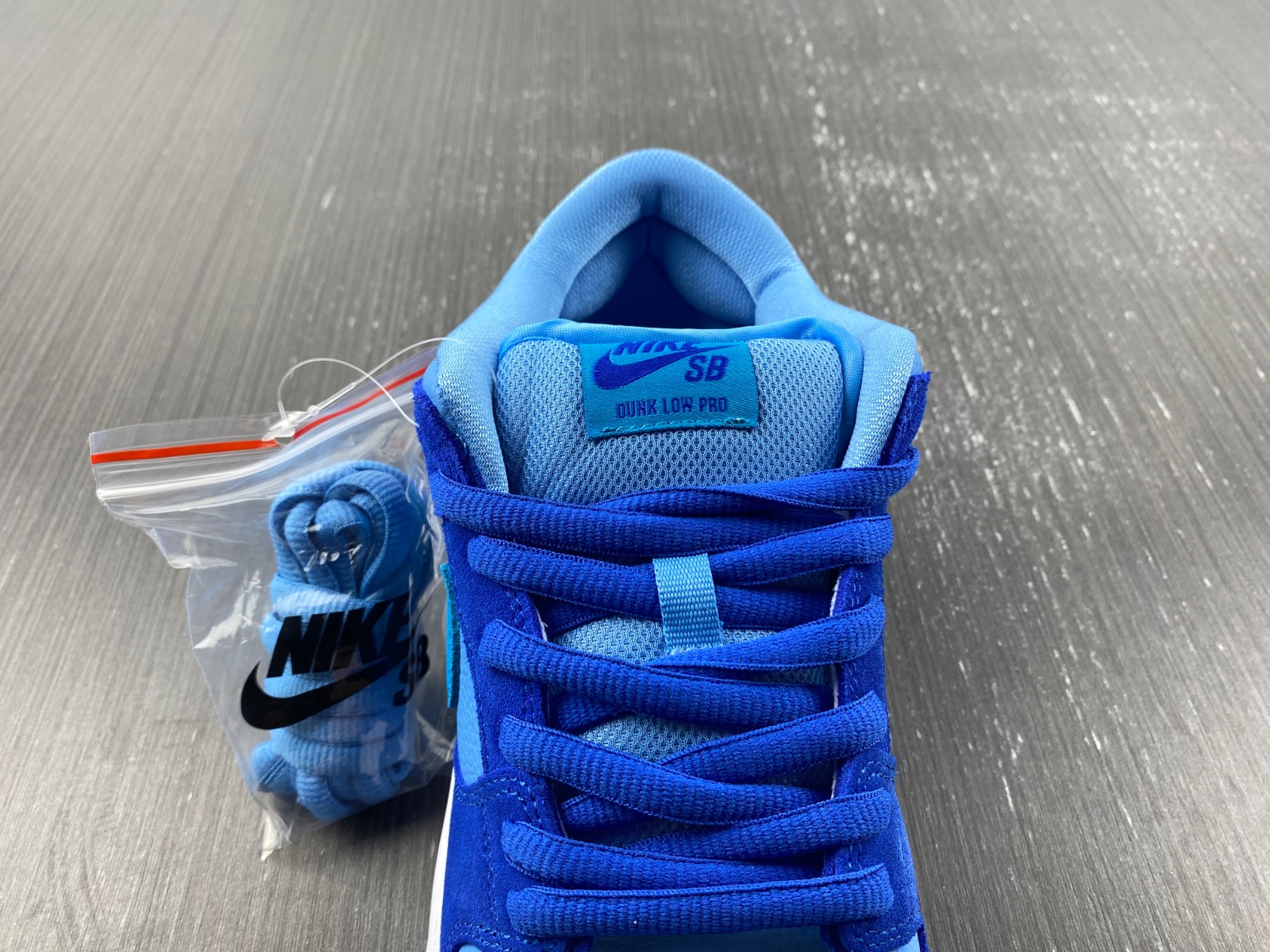 Nike SB Dunk Low "Blue Raspberry" DM0807-400