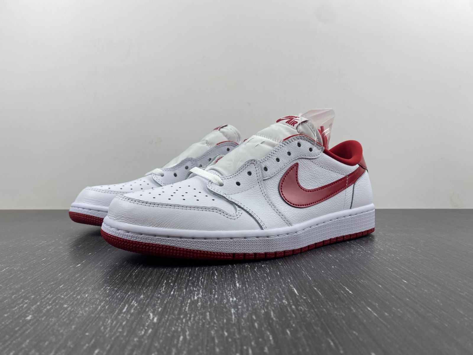 Air Jordan 1 Retro Low OG 'Varsity Red' 705329-101