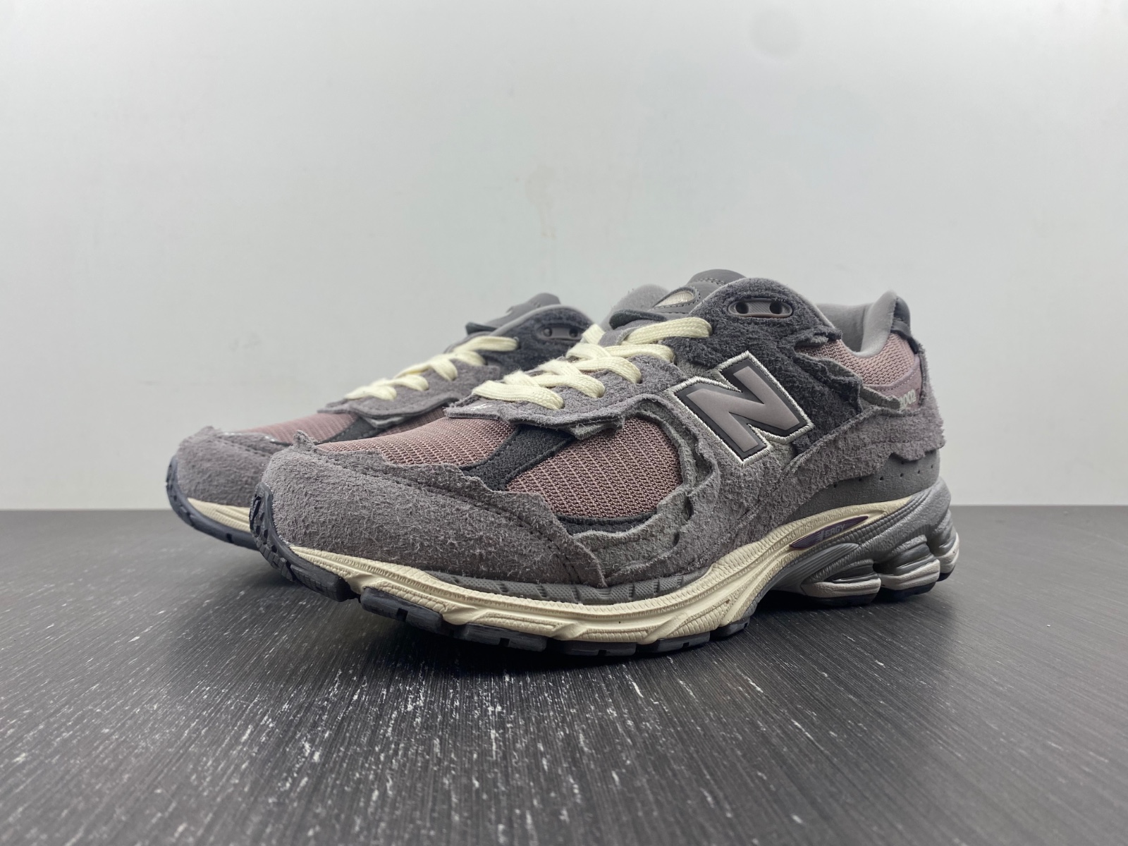 New Balance 2002R 