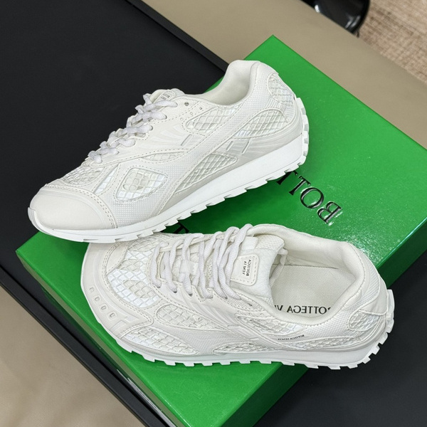 b0tte*a Ven*ta sneaker