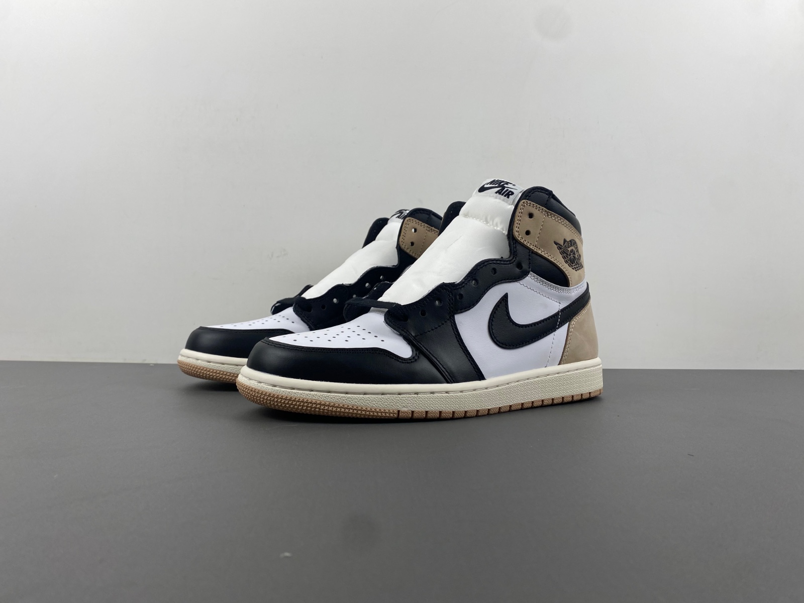 Air Jordan 1 Retro High OG 'Latte' FD2596-021