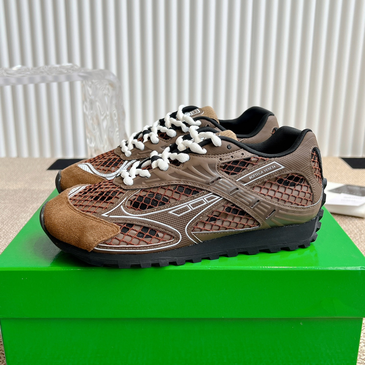 b0tte*a Ven*ta sneaker