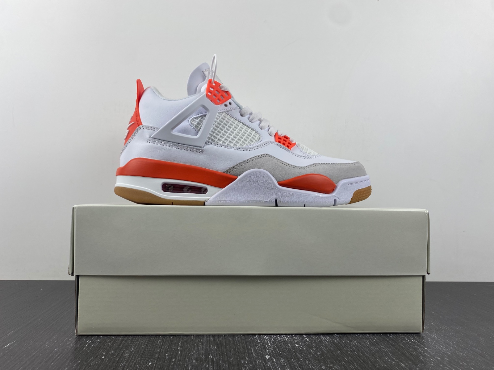 Air Jordan 4 “Orange Oreo” unreleased
