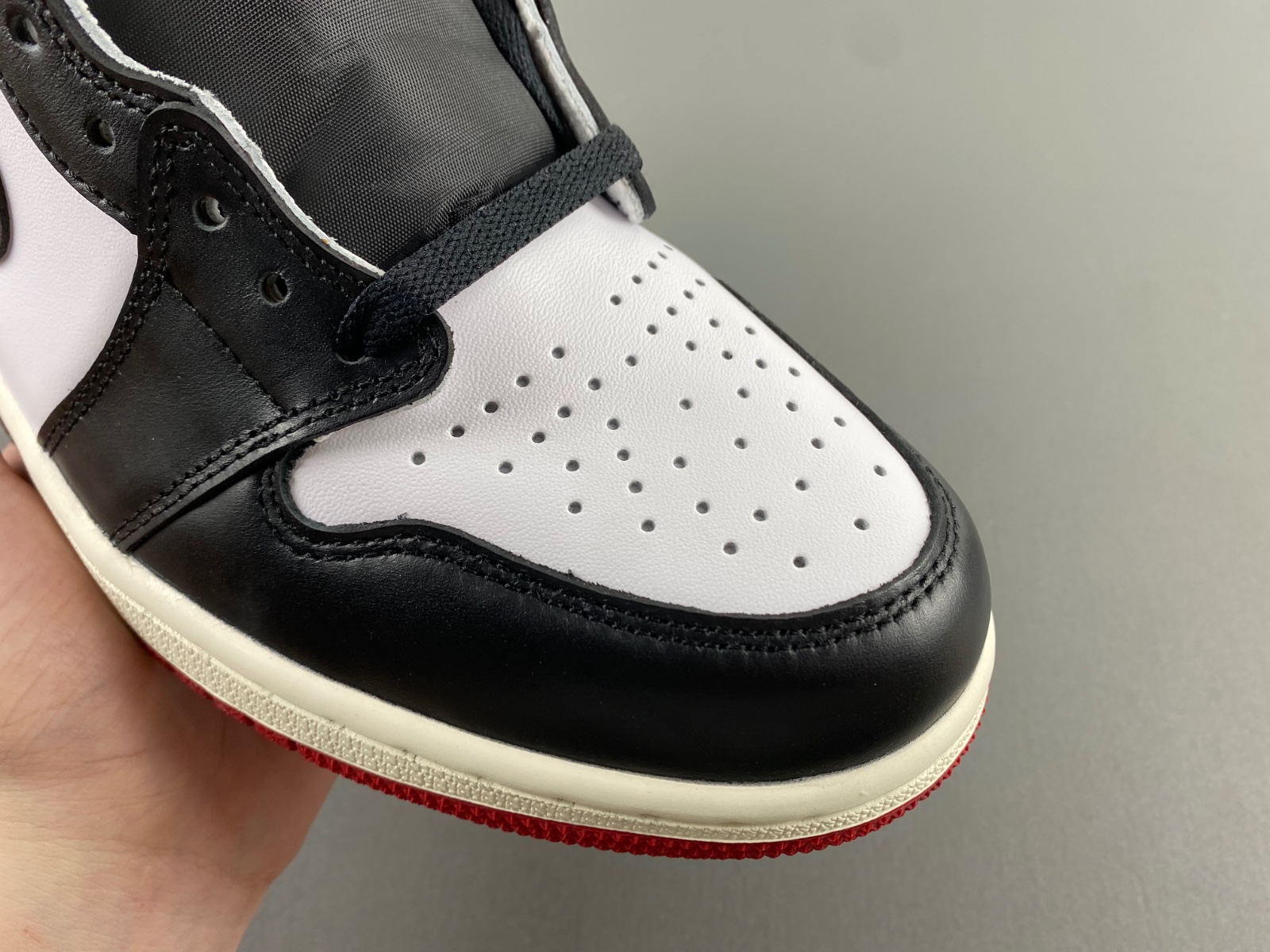 Air Jordan 1 High OG “Black Toe Reimagined”  DZ5485-106