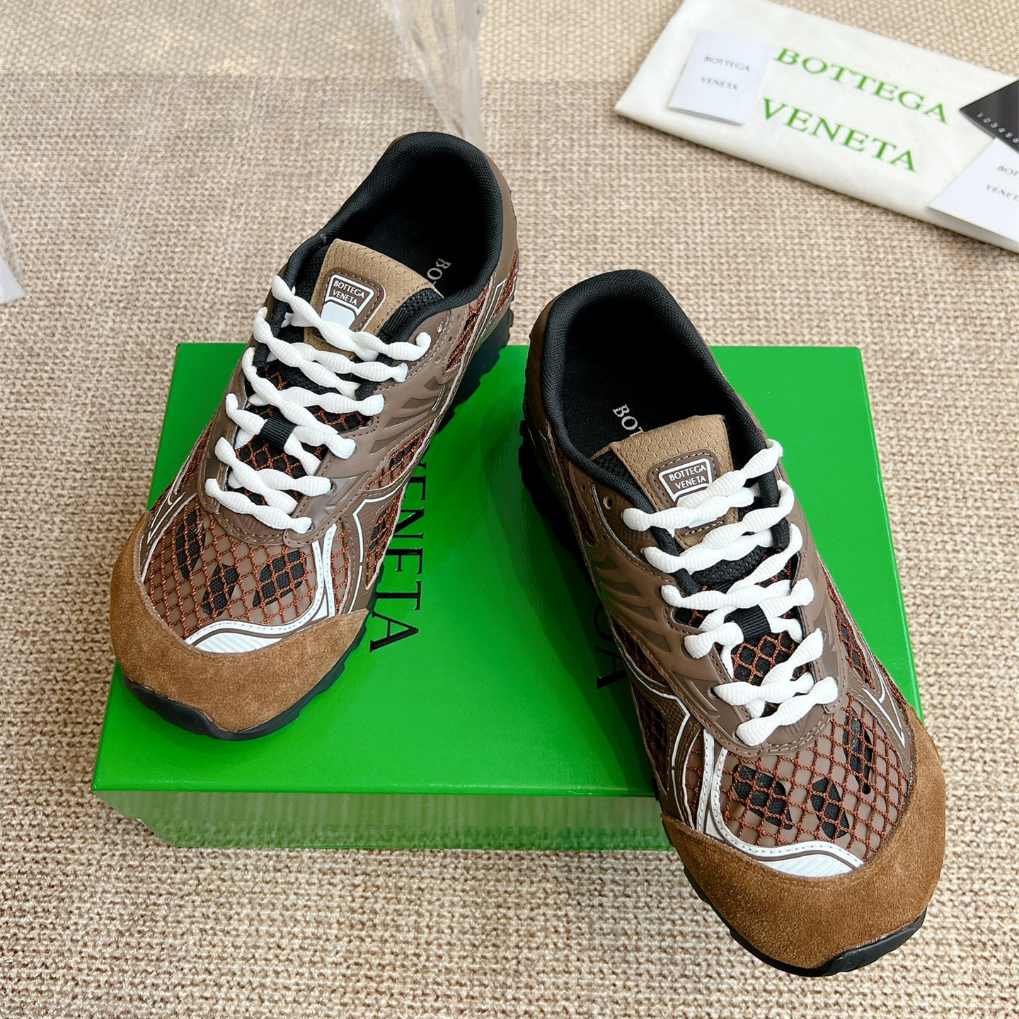 b0tte*a Ven*ta sneaker