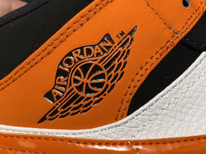 Air Jordan 1 Mid 