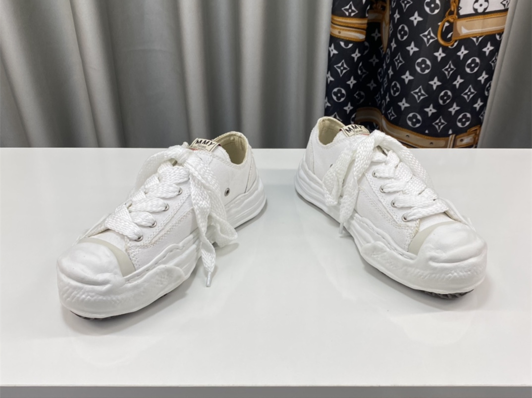 Maison Mihara Yasuhiro Low-Top Sneakers MMY-039