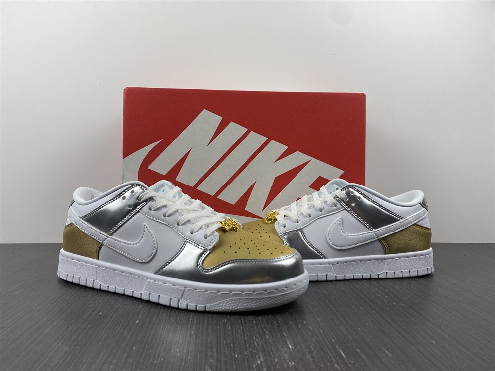 Nike Dunk Low SE 