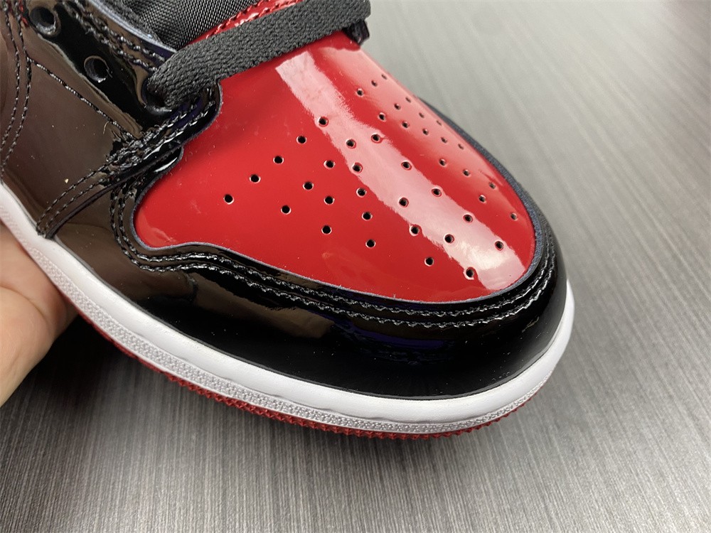 Air Jordan 1 Bred Patent Leather 555088-063