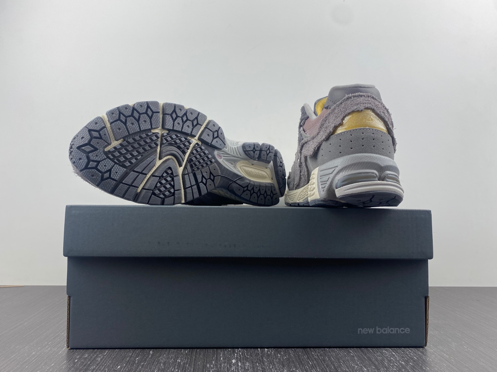 New Balance 2002R 