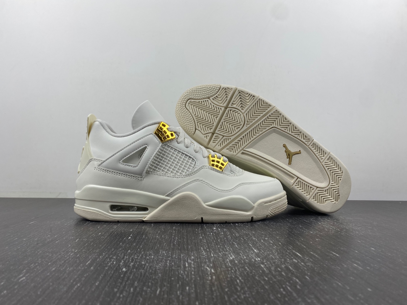 Air Jordan 4 Retro 