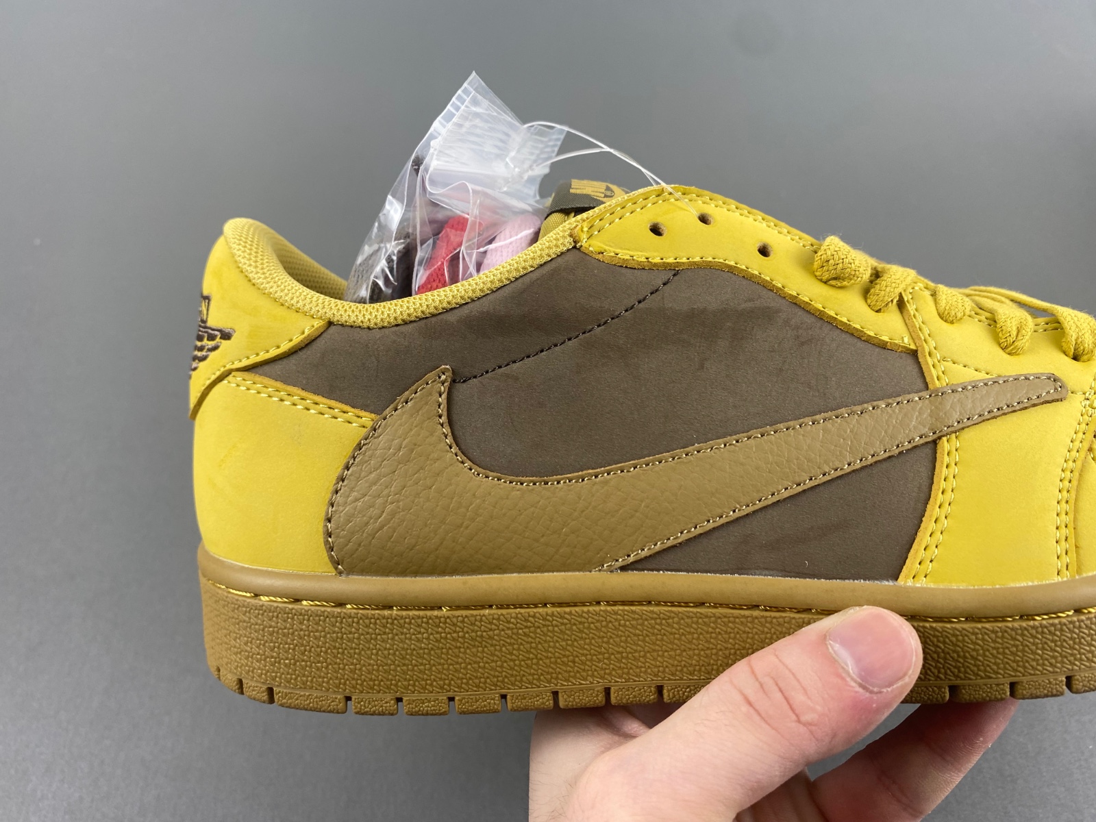 Travis Scott x Air Jordan   DM7866-665