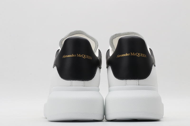 MCQUEEN OVERSIZED SNEAKER