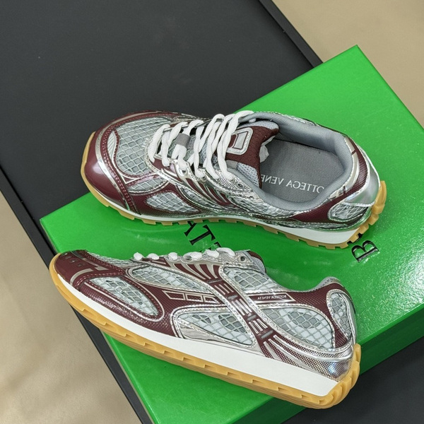 b0tte*a Ven*ta sneaker