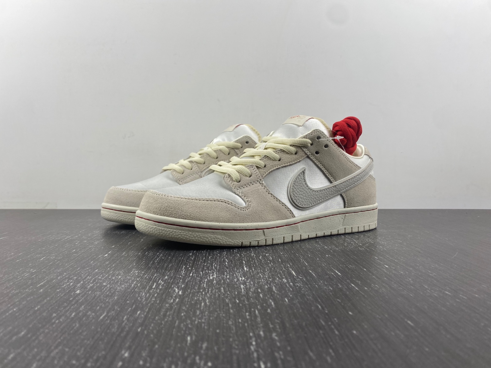 Nike SB Dunk Low Valentine's Day FZ5654-100