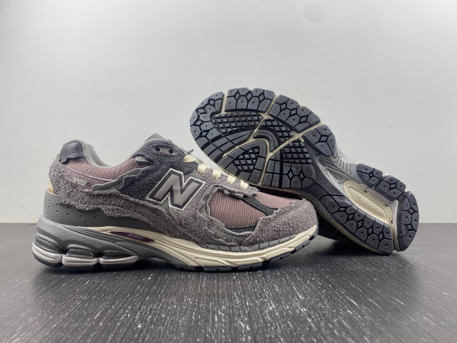 New Balance 2002R 