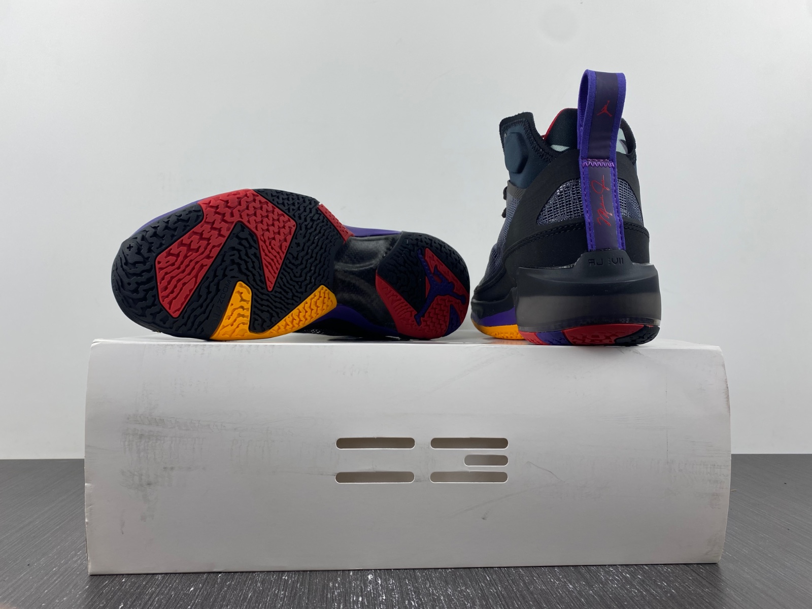 AIR JORDAN 37