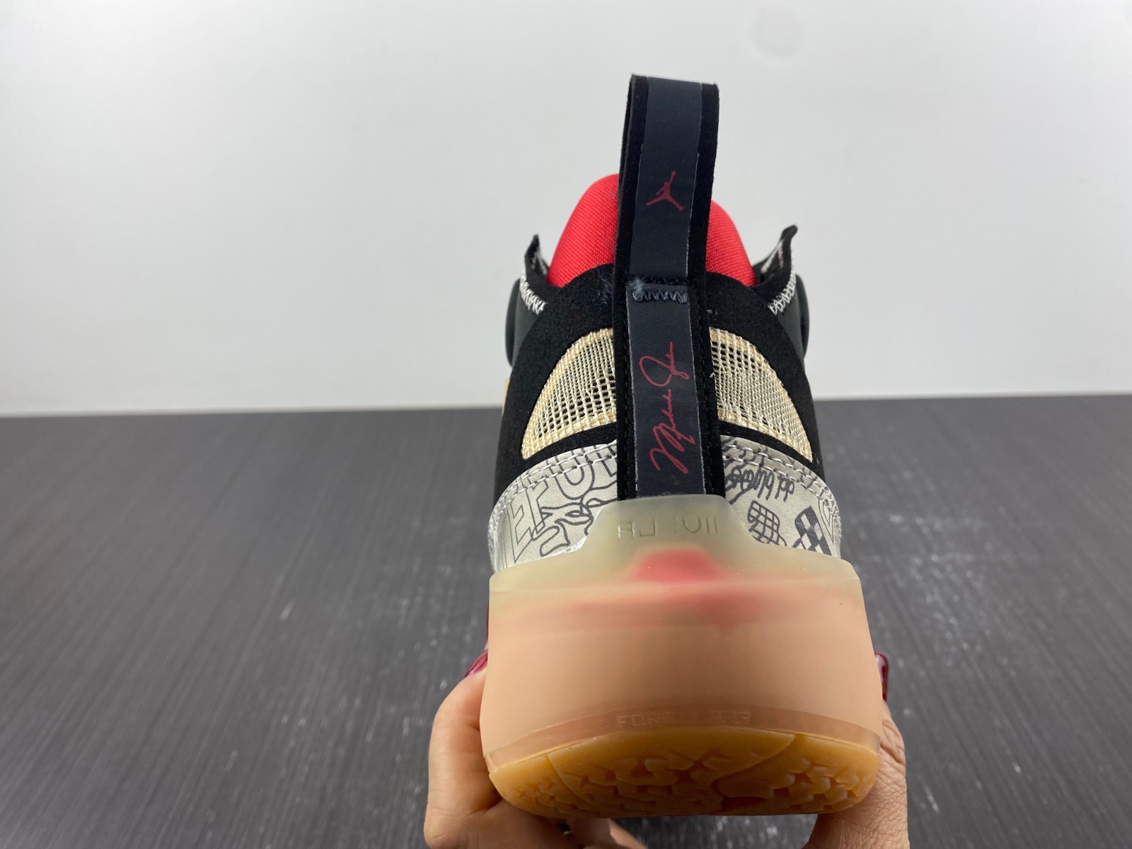 AIR JORDAN 37