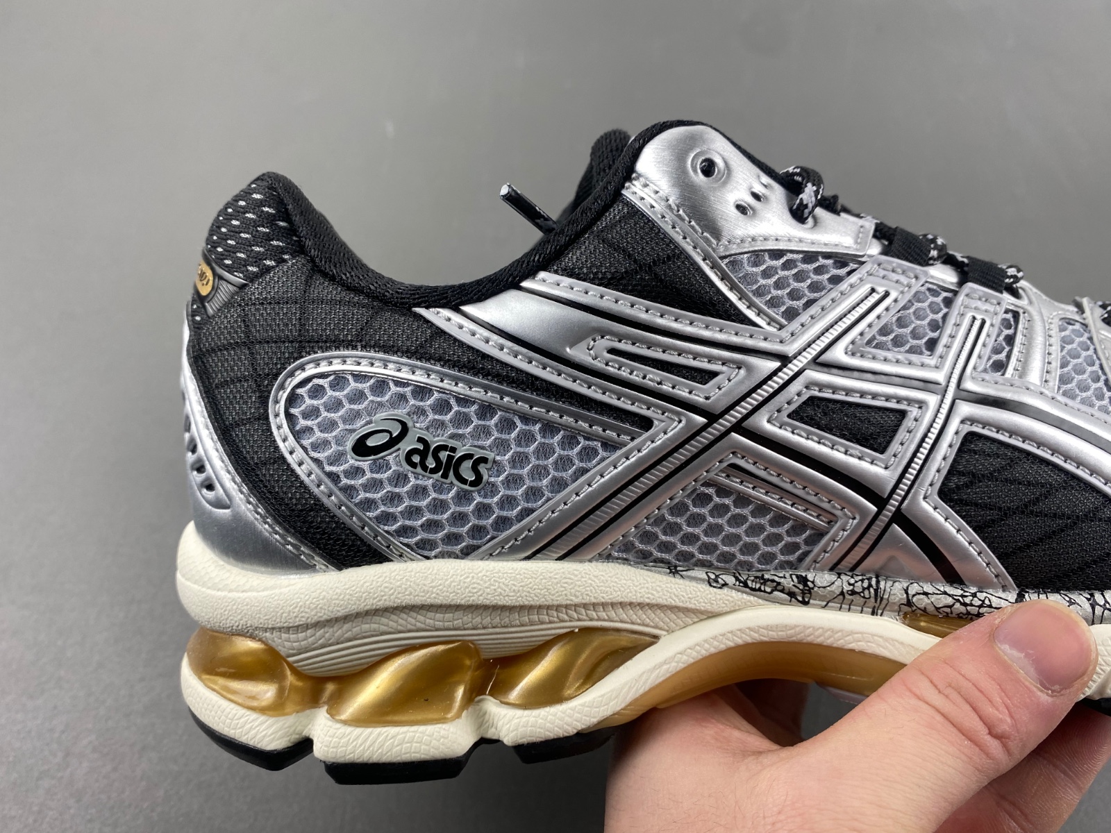 ASICS sneaker