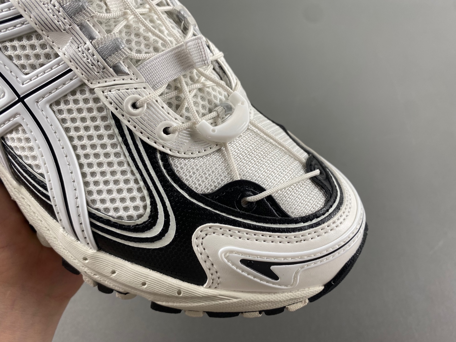 ASICS sneaker