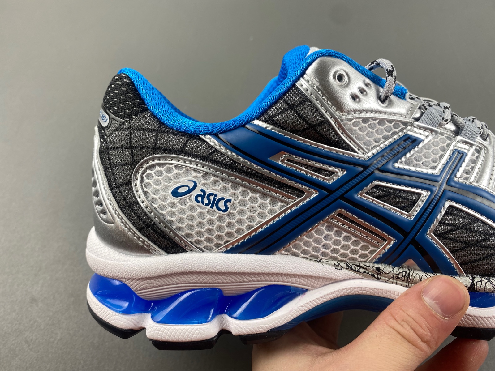 ASICS sneaker
