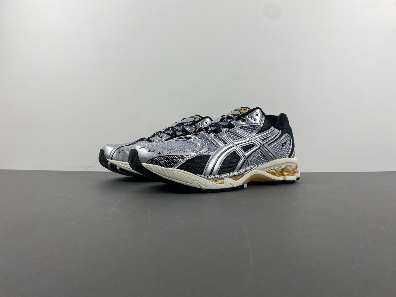 ASICS sneaker