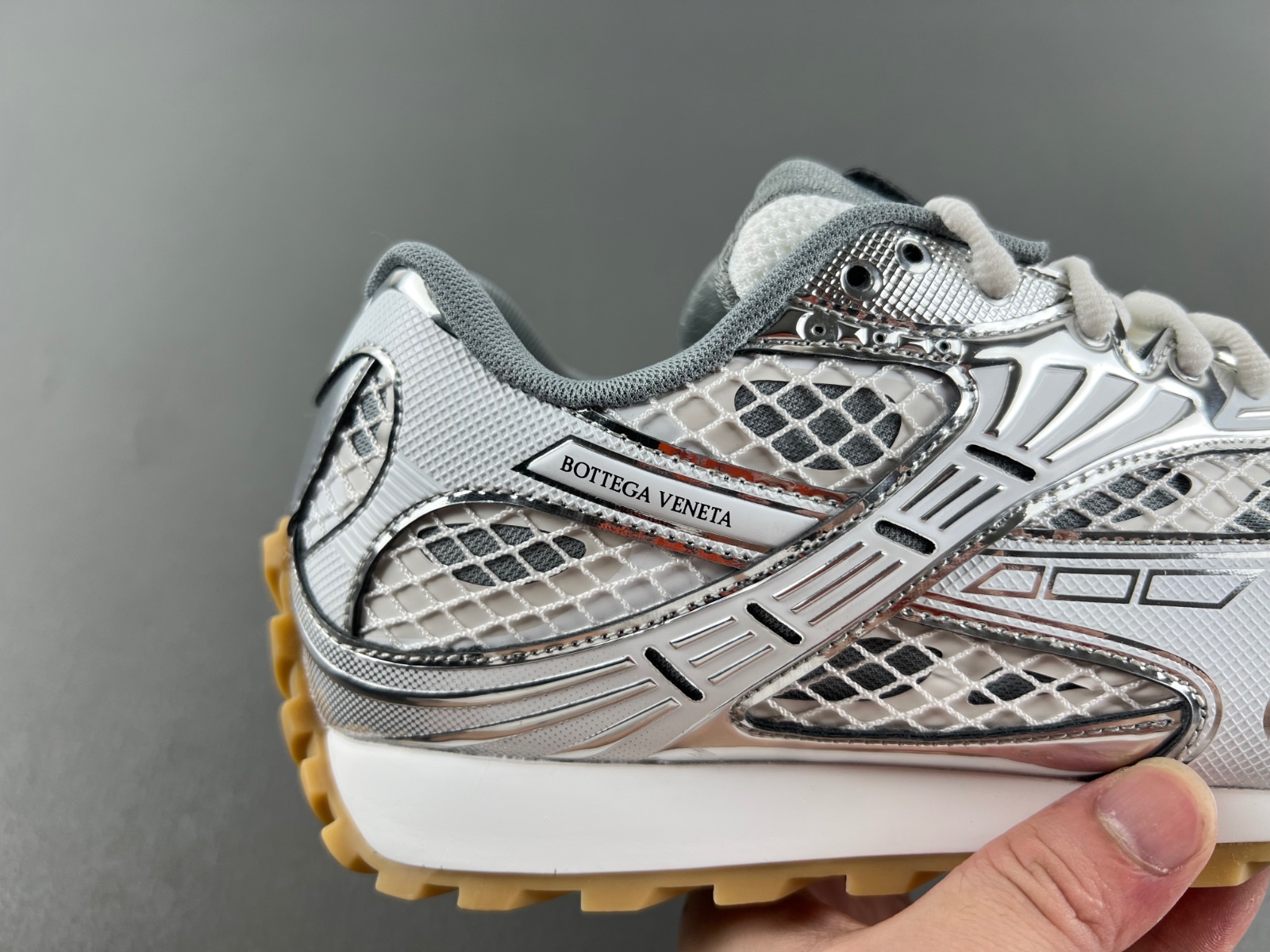 b0tte*a Ven*ta sneaker
