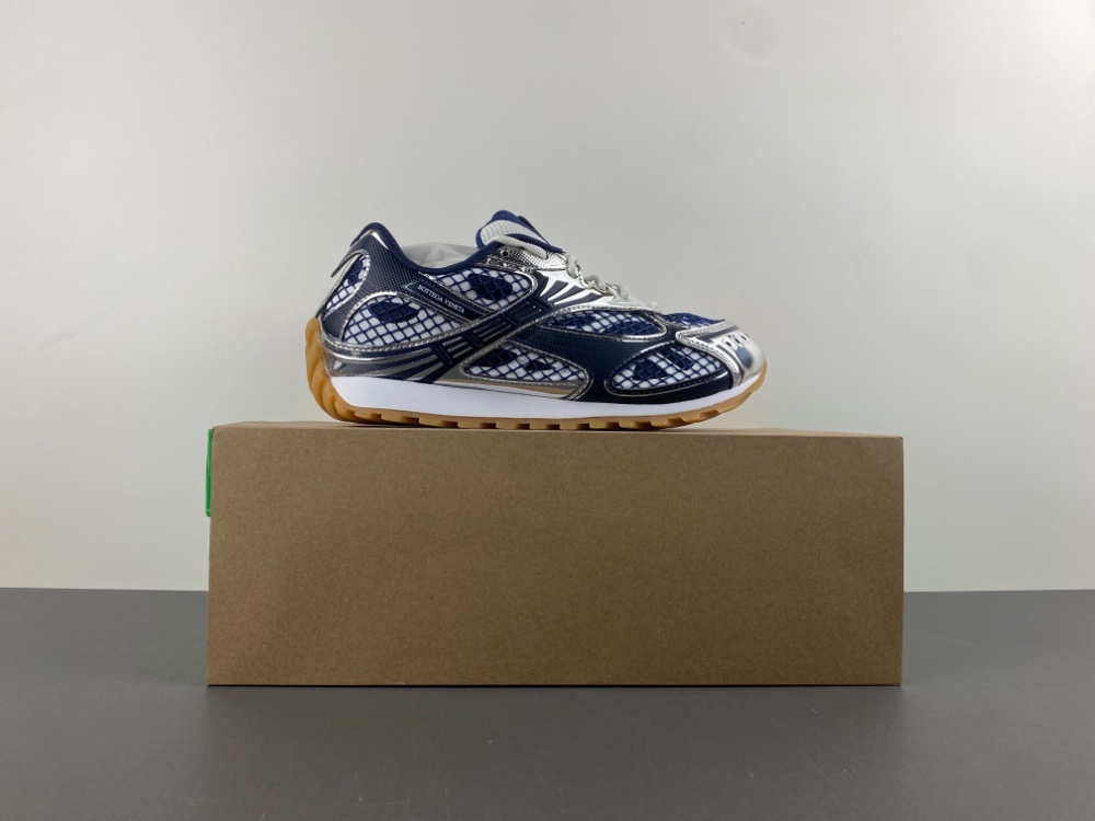 b0tte*a Ven*ta sneaker