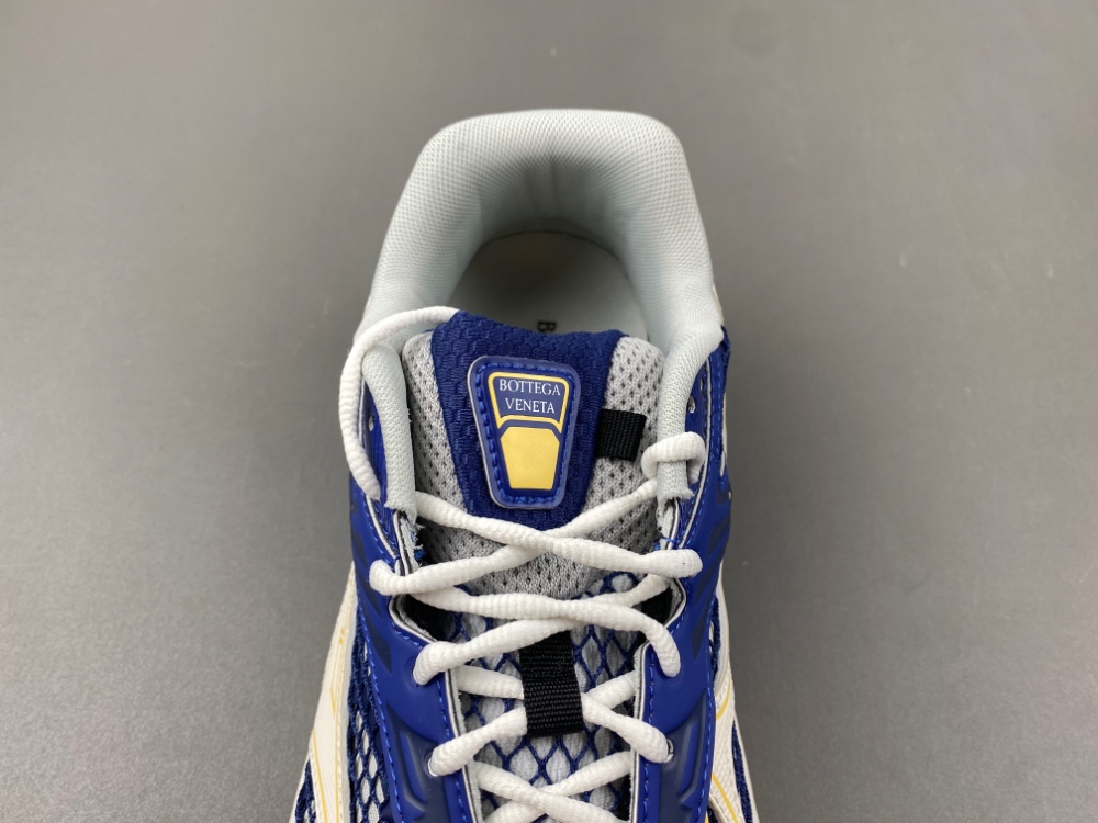 b0tte*a Ven*ta sneaker