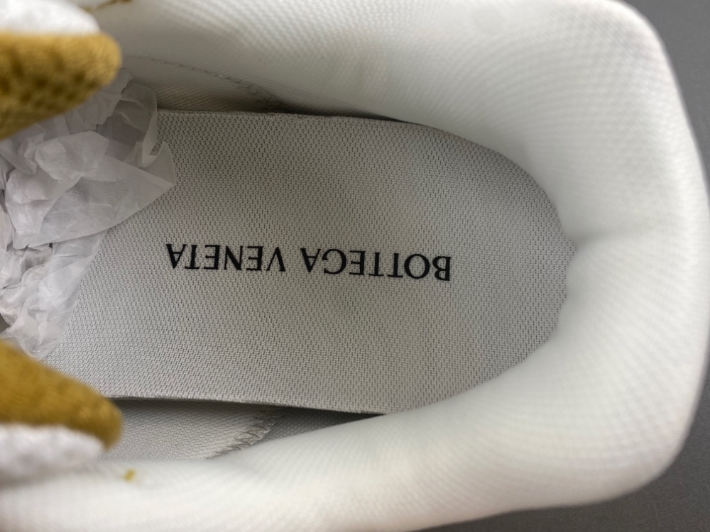 b0tte*a Ven*ta sneaker