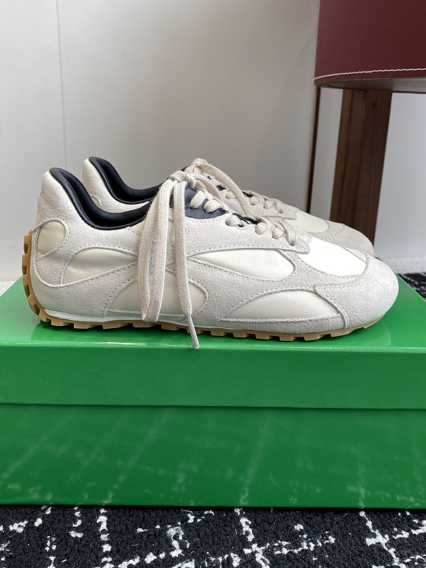 b0tte*a Ven*ta sneaker