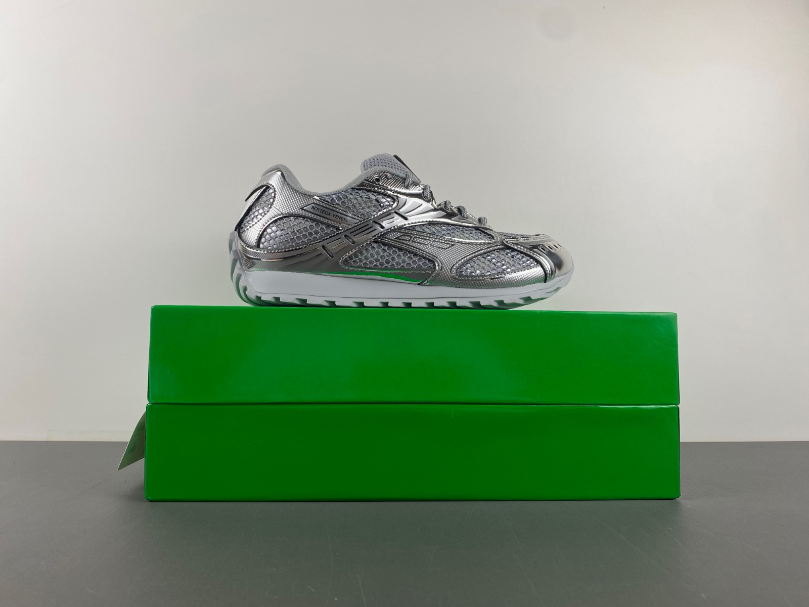b0tte*a Ven*ta sneaker