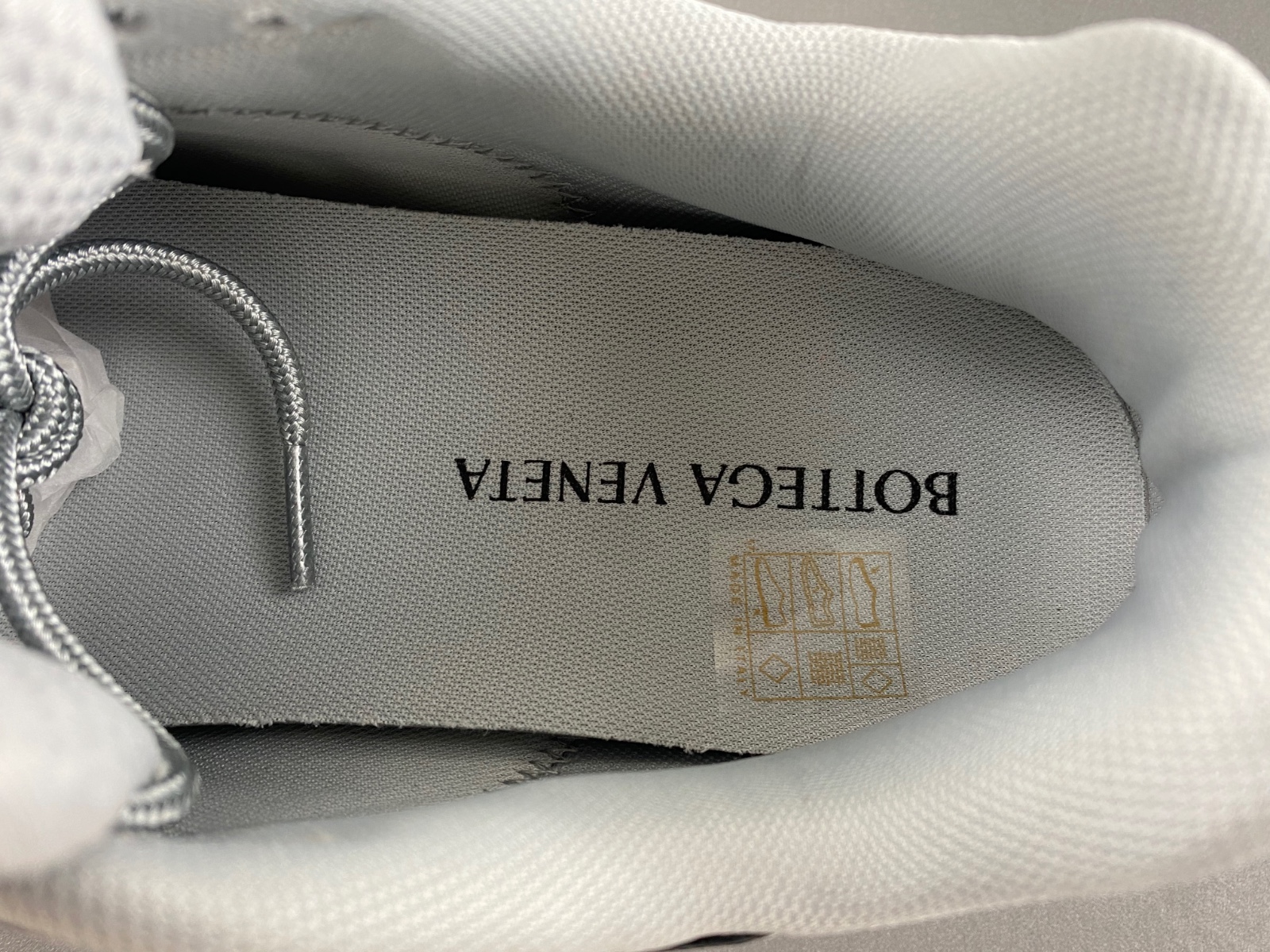 b0tte*a Ven*ta sneaker